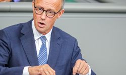 Irkçı AfD yeni yılın ilk anketinde önde