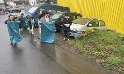 Minik eller çevre için birleşti