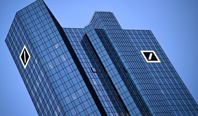 Deutsche Bank 100 şube daha kapatıyor