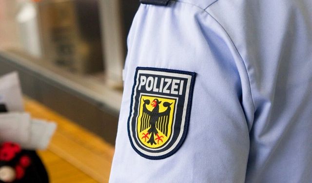 SAHTE PASAPORTLA GİRİŞ YAPMAK İSTERKEN YAKALANDI