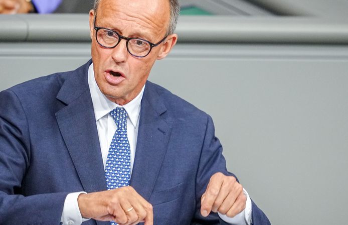 Irkçı AfD yeni yılın ilk anketinde önde