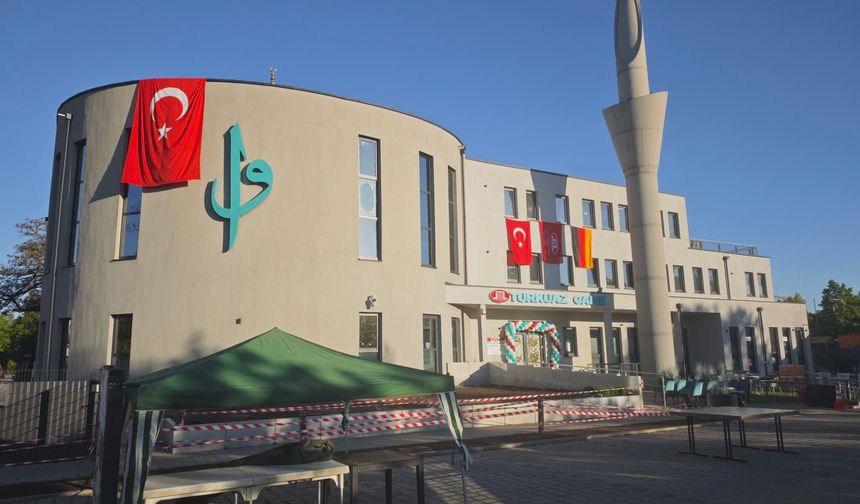 Regensburg’da görkemli camii ibadete açıldı
